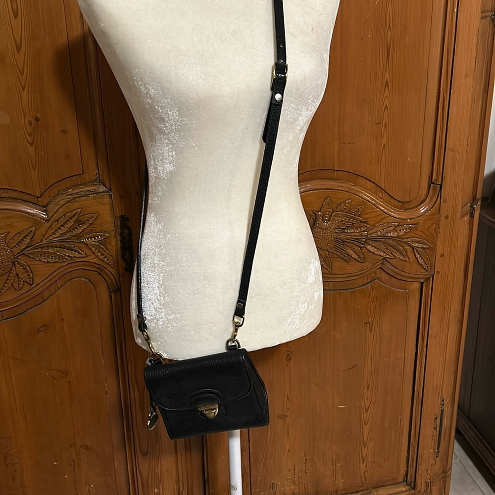 Dooney & Bourke Crossbody Front Closure Bag with Detatchable Strap - Picture 3 of 10